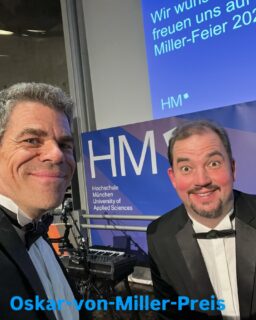 @notenlos.wunschkonzert untermalen heute die Preisverleihung vom #oskar-von-miller-preis an der @hochschulemuenchen 
auch zum zehnten Jubiläum immer noch eine große Freude, dort spielen zu dürfen! 

@bastianpusch und @andreas.speckmann.5

#livemusic #musiccomedy #entertainment #improtheater #improvisation #spontan
#münchen #musik #keyboard #gesang #lustig